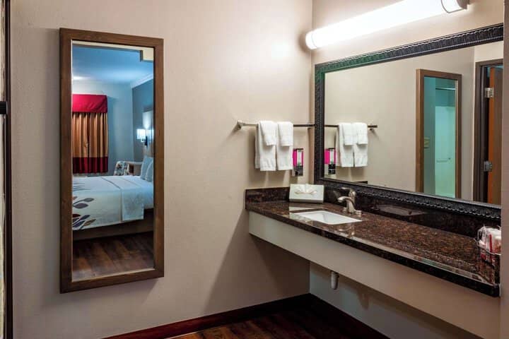 Room 15 of 31